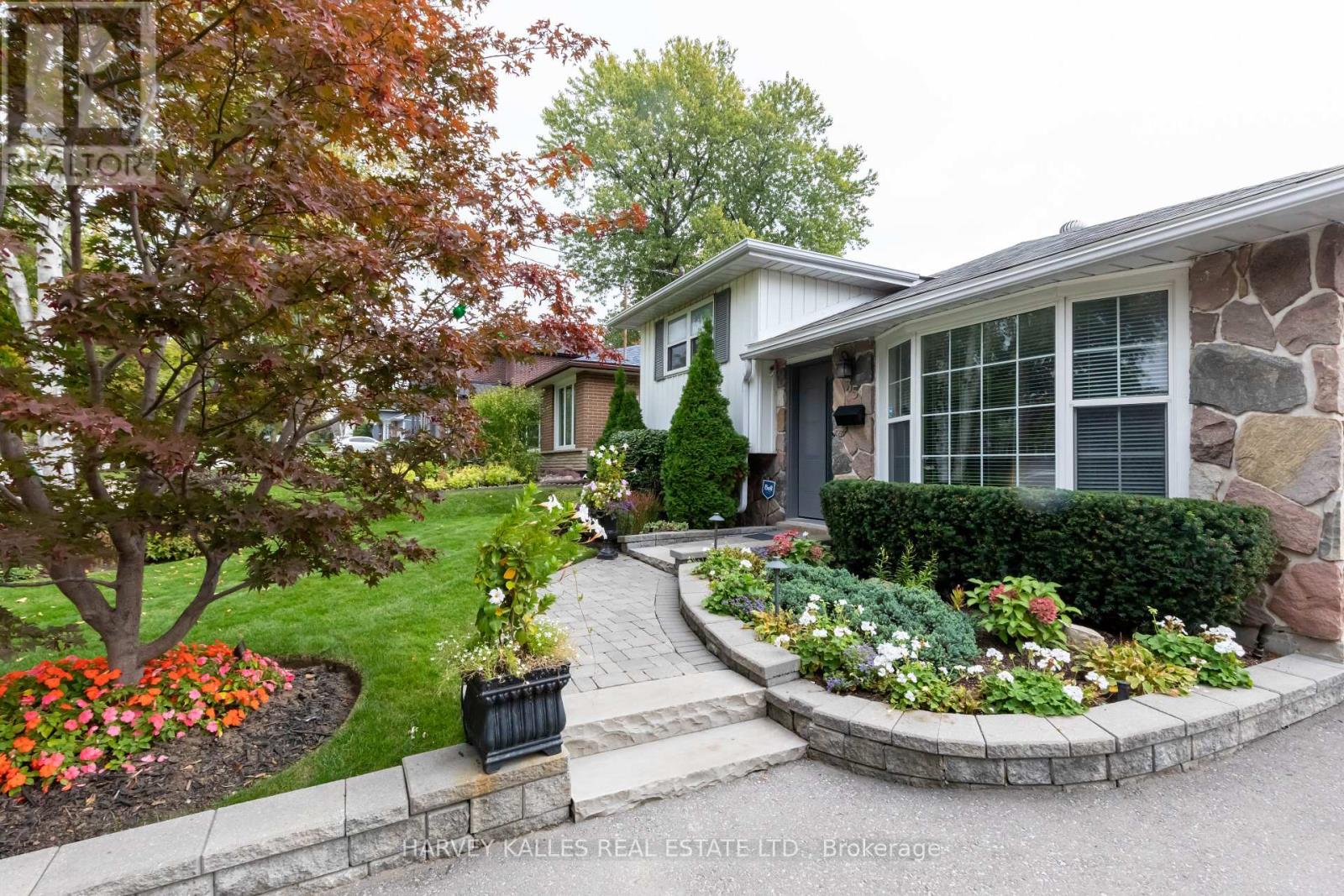 35 Manorglen Crescent, Toronto, Ontario  M1S 1W3 - Photo 2 - E12977408