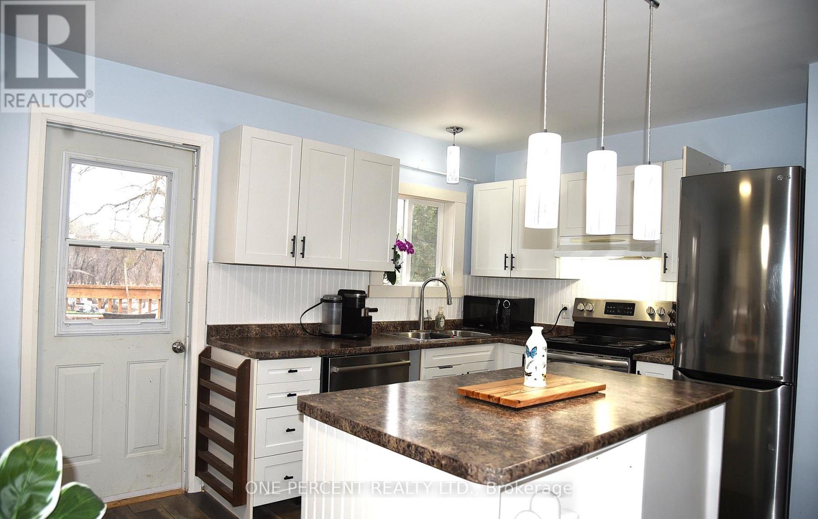 31 Prince Street, Minden Hills, Ontario  K0M 2K0 - Photo 3 - X12982080