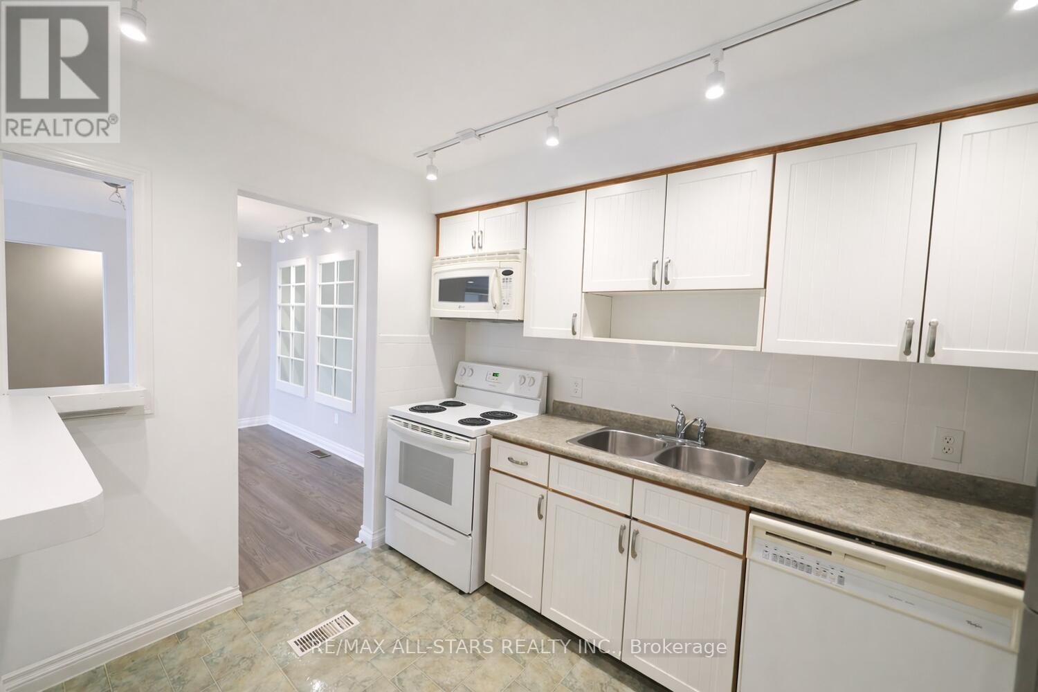 602 - 200 East Street S, Kawartha Lakes, Ontario K0M 1A0 - Photo 10 - X12982050