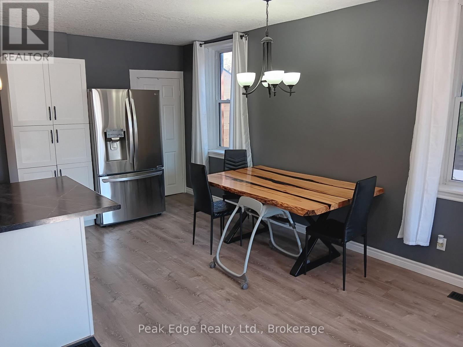 343 10th Avenue, Hanover, Ontario  N4N 2N4 - Photo 12 - X12989324