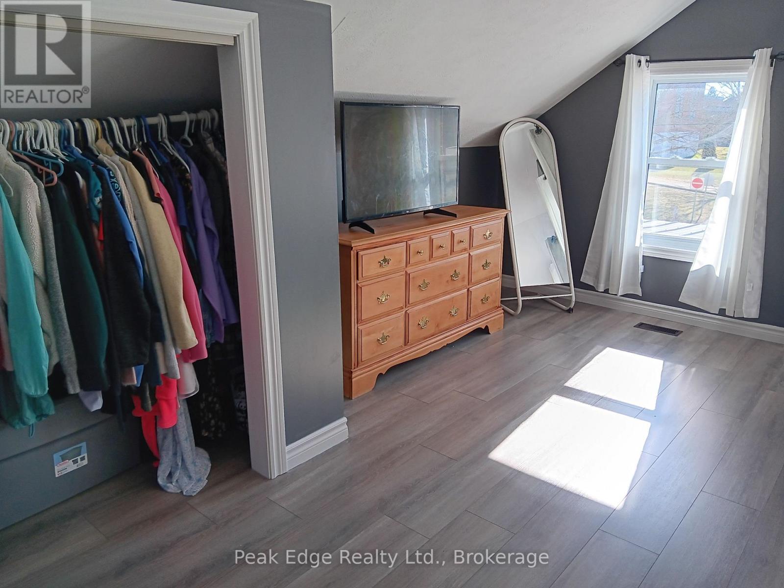 343 10th Avenue, Hanover, Ontario  N4N 2N4 - Photo 18 - X12989324