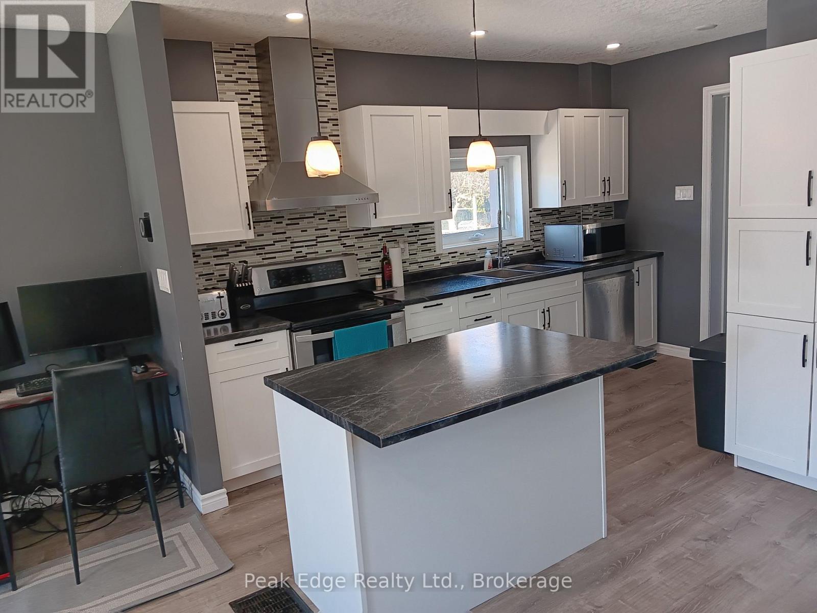 343 10th Avenue, Hanover, Ontario  N4N 2N4 - Photo 7 - X12989324