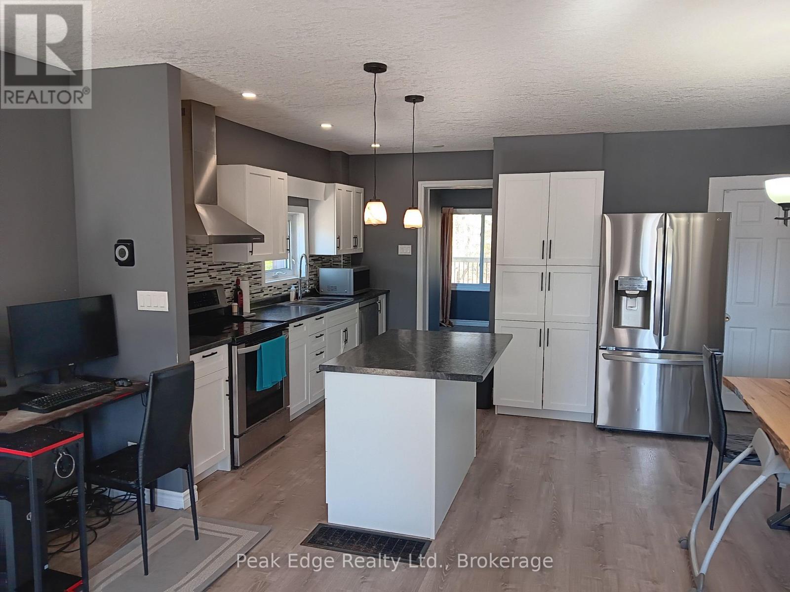 343 10th Avenue, Hanover, Ontario  N4N 2N4 - Photo 9 - X12989324