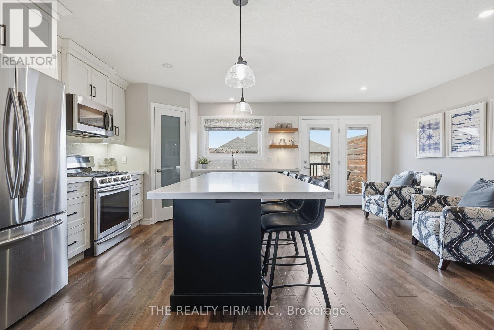 15 Glenwood Street, St. Thomas, Ontario  N5R 0G9 - Photo 11 - X12989266