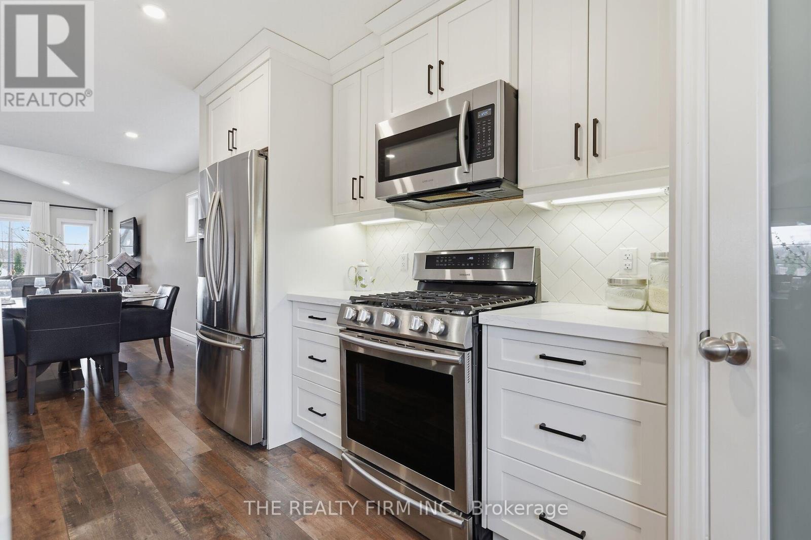 15 Glenwood Street, St. Thomas, Ontario  N5R 0G9 - Photo 14 - X12989266