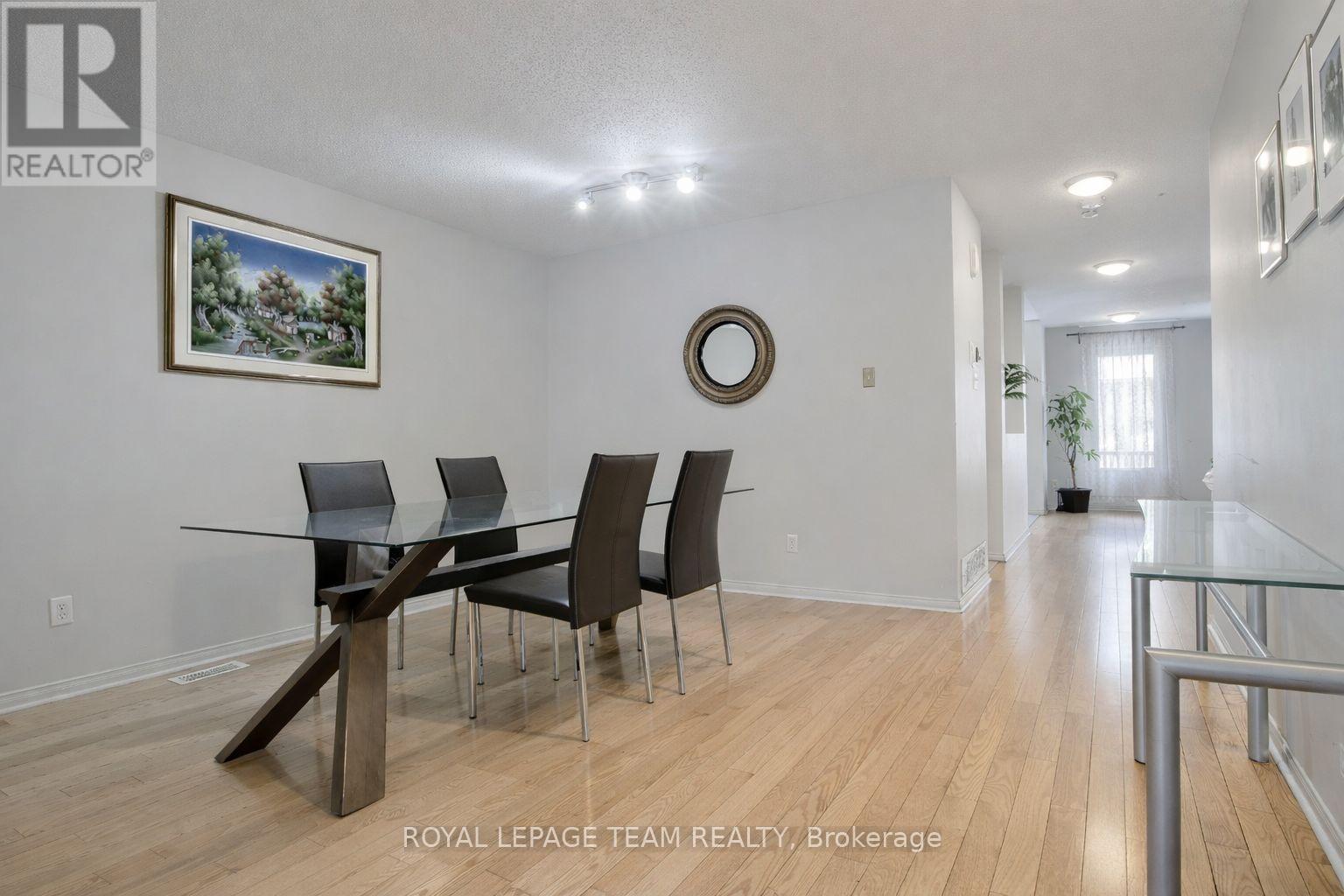 125 Shady Grove Street, Ottawa, Ontario  K2G 6Z5 - Photo 2 - X12989320