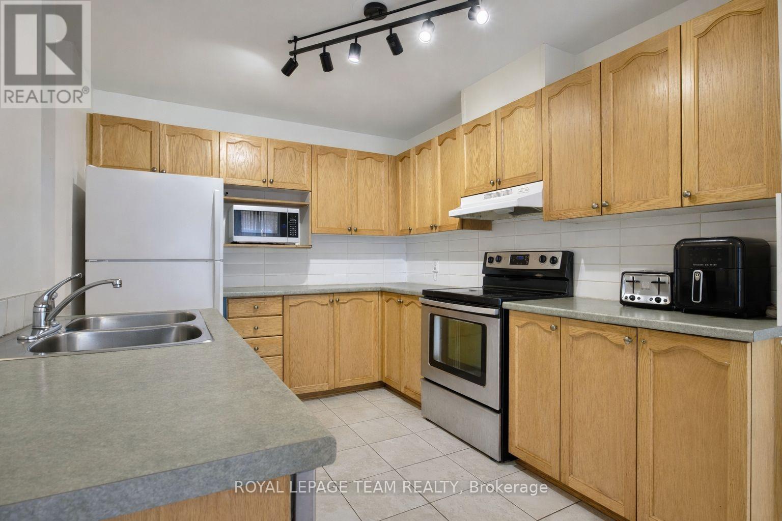 125 Shady Grove Street, Ottawa, Ontario  K2G 6Z5 - Photo 7 - X12989320