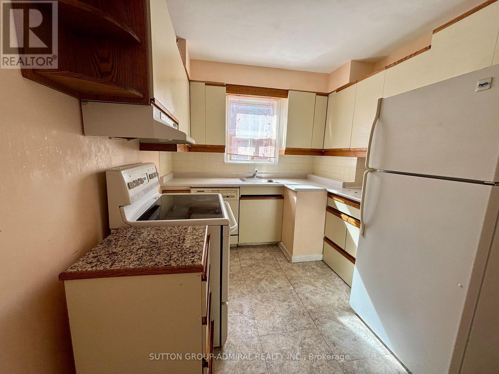 84 Reiner Road, Toronto, Ontario  M3H 2L5 - Photo 4 - C12989256