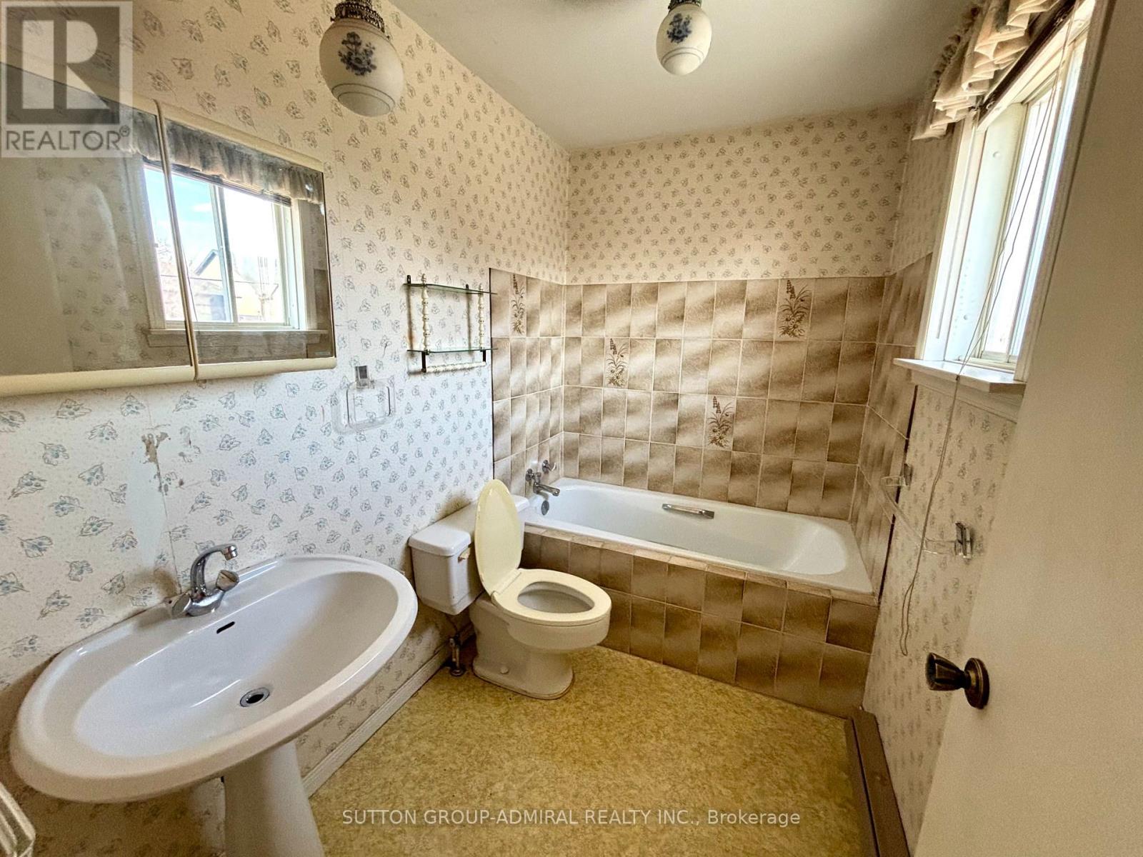 84 Reiner Road, Toronto, Ontario  M3H 2L5 - Photo 7 - C12989256