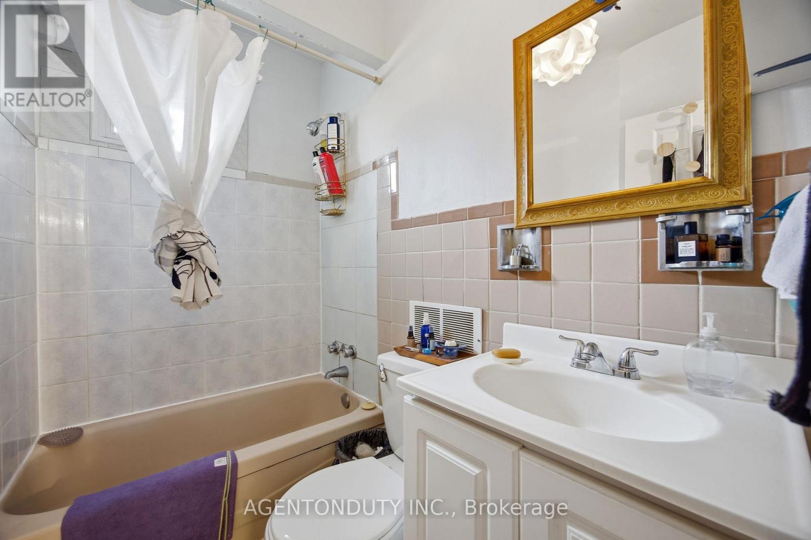 51 Perth Avenue, Toronto, Ontario  M6R 2C1 - Photo 18 - C12989260