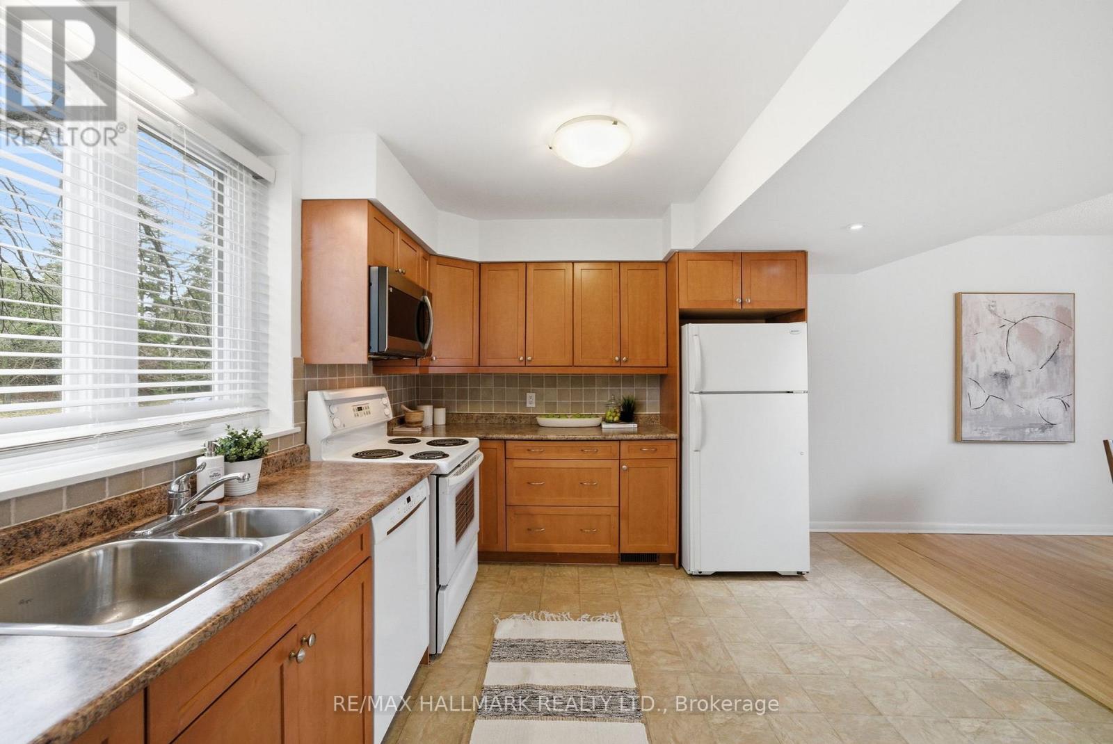 28 Langbourne Place, Toronto, Ontario  M3B 1A9 - Photo 11 - C12989334