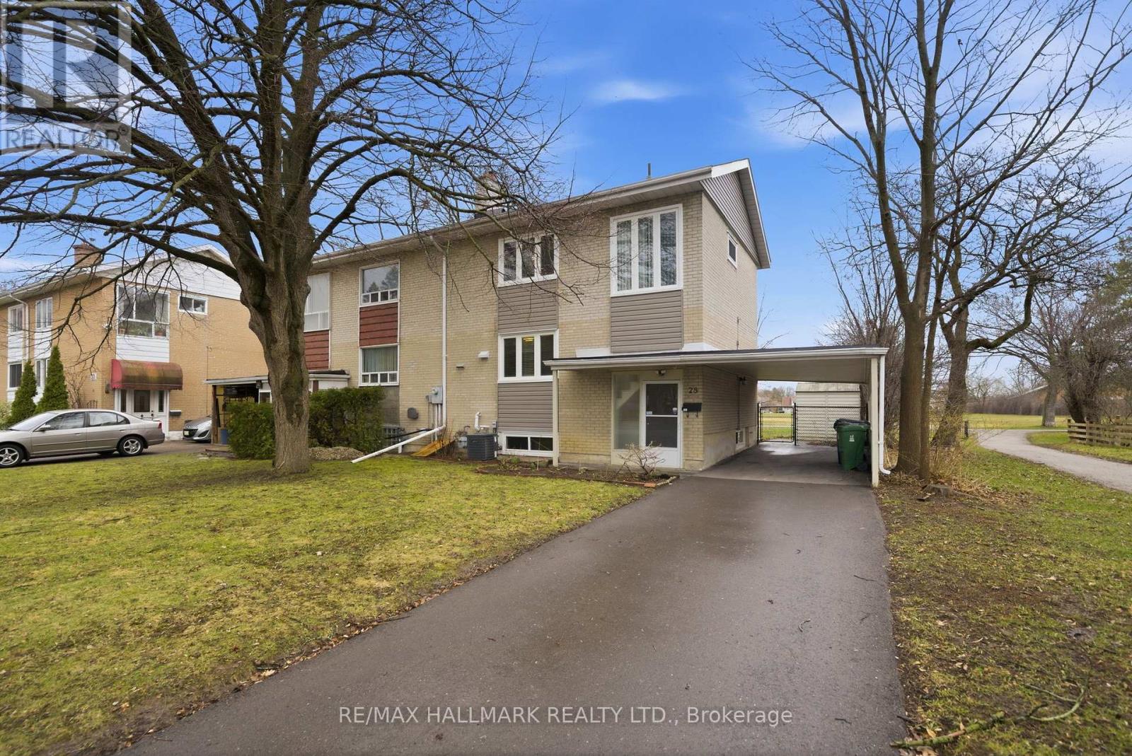 28 Langbourne Place, Toronto, Ontario  M3B 1A9 - Photo 2 - C12989334