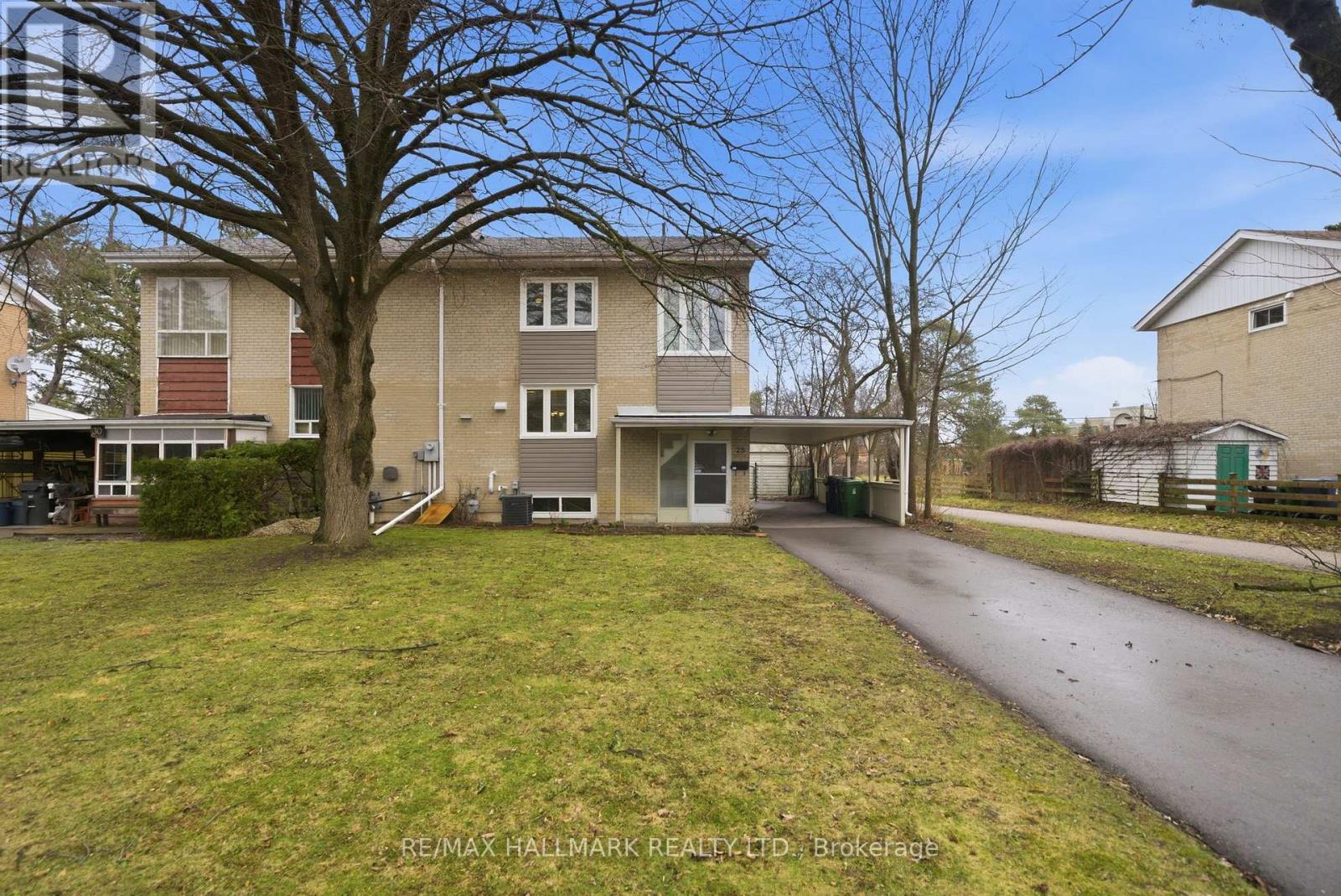 28 Langbourne Place, Toronto, Ontario  M3B 1A9 - Photo 3 - C12989334