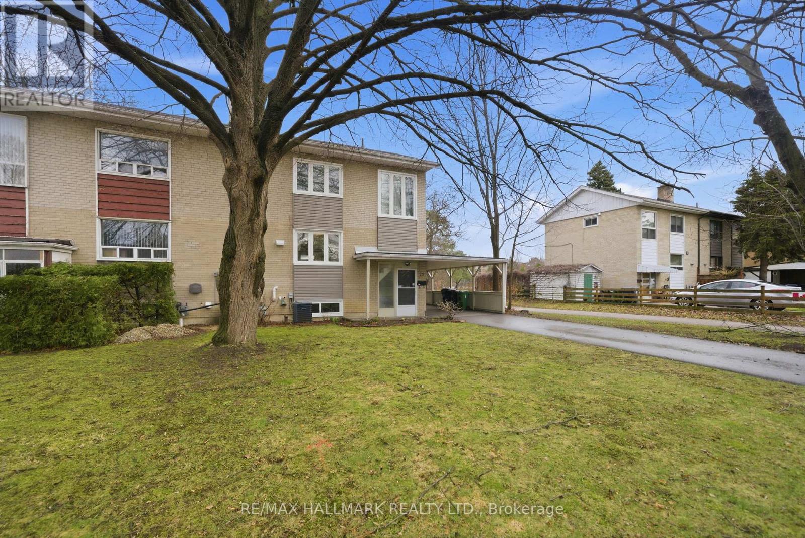 28 Langbourne Place, Toronto, Ontario  M3B 1A9 - Photo 4 - C12989334