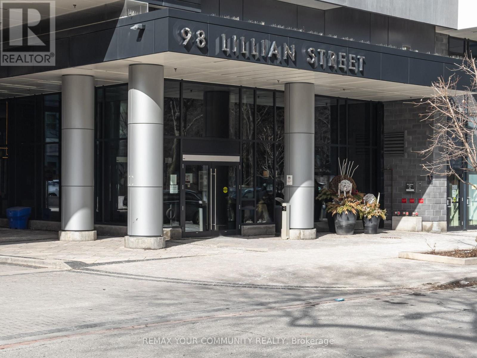 724 - 98 Lillian Street, Toronto, Ontario  M4P 2Y3 - Photo 2 - C12989338