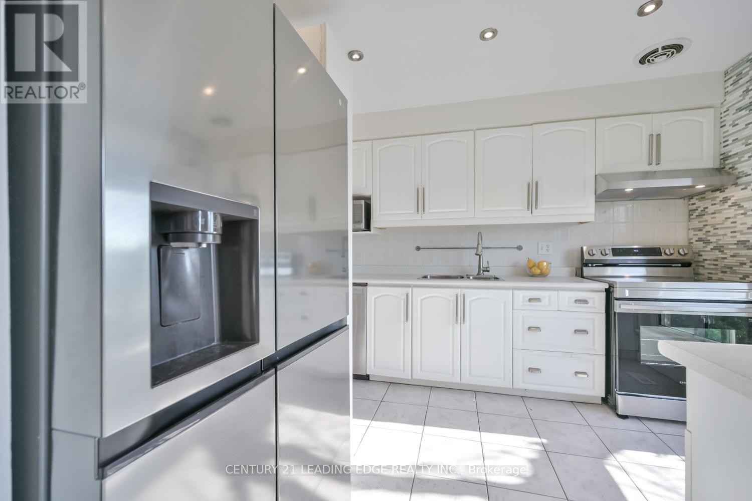 15 - 1 Wootten Way S, Markham, Ontario  L3P 3H7 - Photo 9 - N12918362