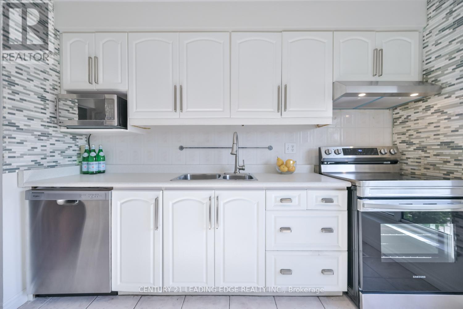 15 - 1 Wootten Way S, Markham, Ontario  L3P 3H7 - Photo 6 - N12918362