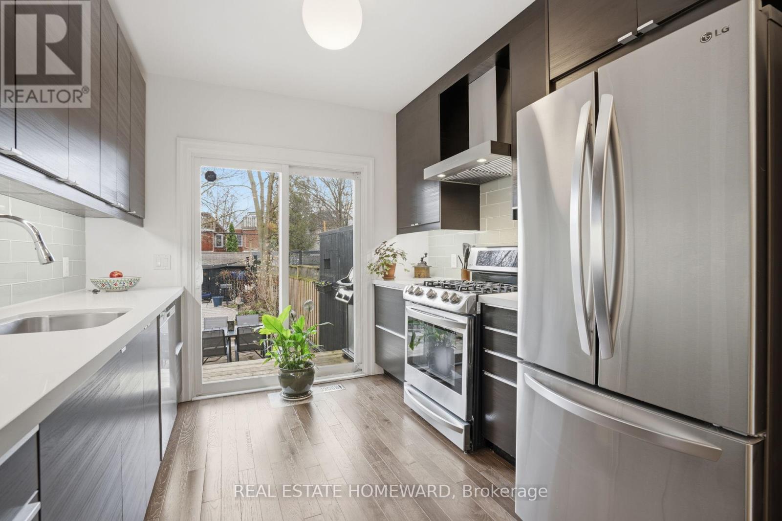 111 Withrow Avenue, Toronto, Ontario  M4K 1C8 - Photo 17 - E12989228