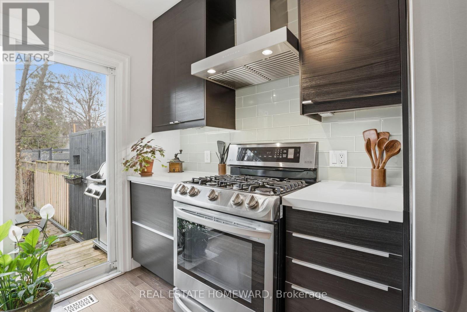 111 Withrow Avenue, Toronto, Ontario  M4K 1C8 - Photo 18 - E12989228