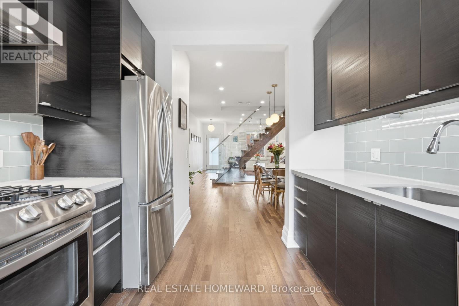 111 Withrow Avenue, Toronto, Ontario  M4K 1C8 - Photo 19 - E12989228