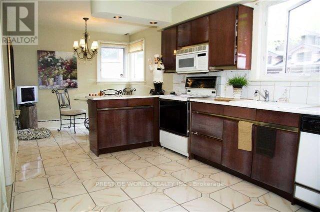 32 Playter Crescent, Toronto, Ontario  M4K 1S3 - Photo 6 - E12989330