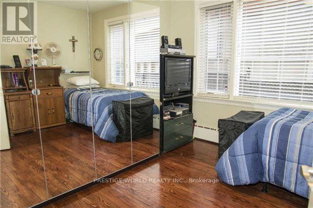 32 Playter Crescent, Toronto, Ontario  M4K 1S3 - Photo 8 - E12989330