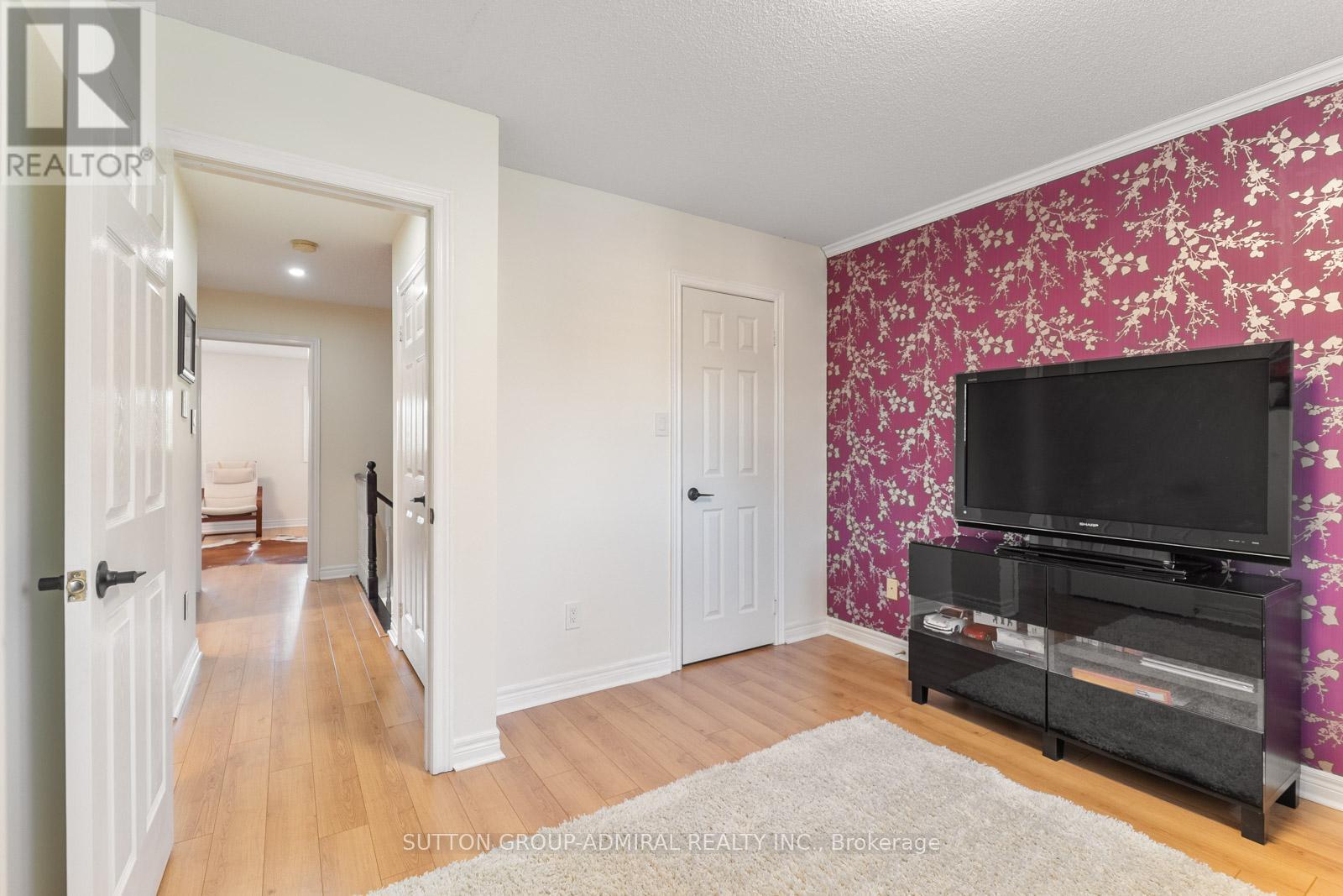 626 College Manor Drive, Newmarket, Ontario  L3Y 8M7 - Photo 24 - N12989224