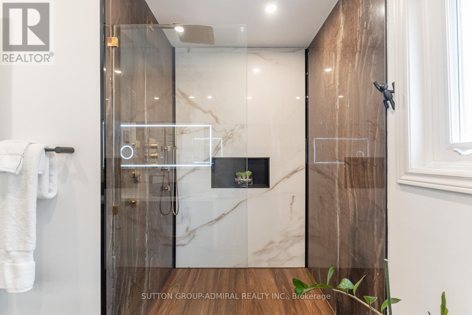 626 College Manor Drive, Newmarket, Ontario  L3Y 8M7 - Photo 29 - N12989224