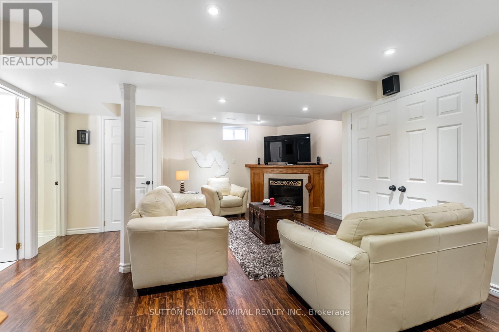 626 College Manor Drive, Newmarket, Ontario  L3Y 8M7 - Photo 32 - N12989224