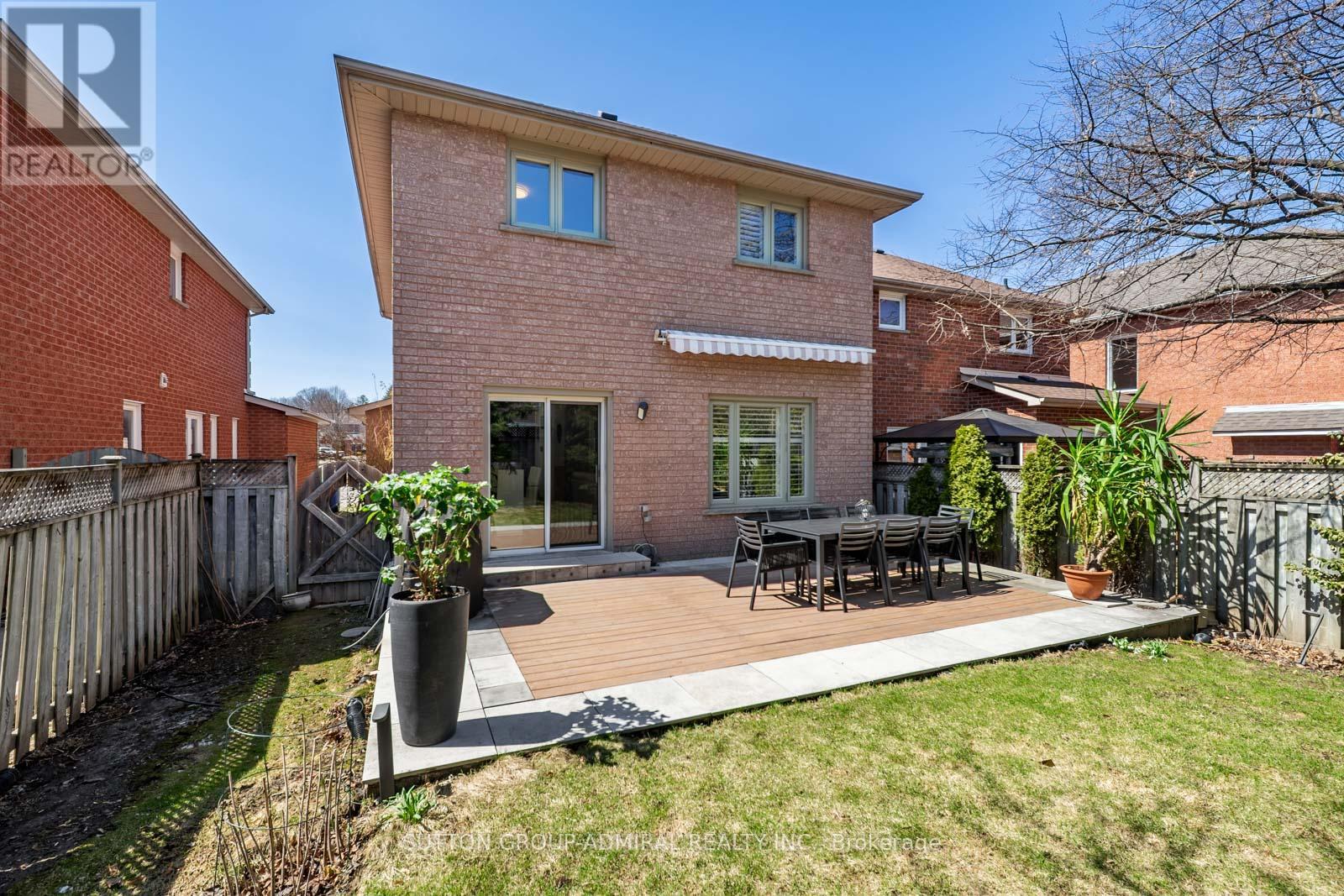 626 College Manor Drive, Newmarket, Ontario  L3Y 8M7 - Photo 39 - N12989224