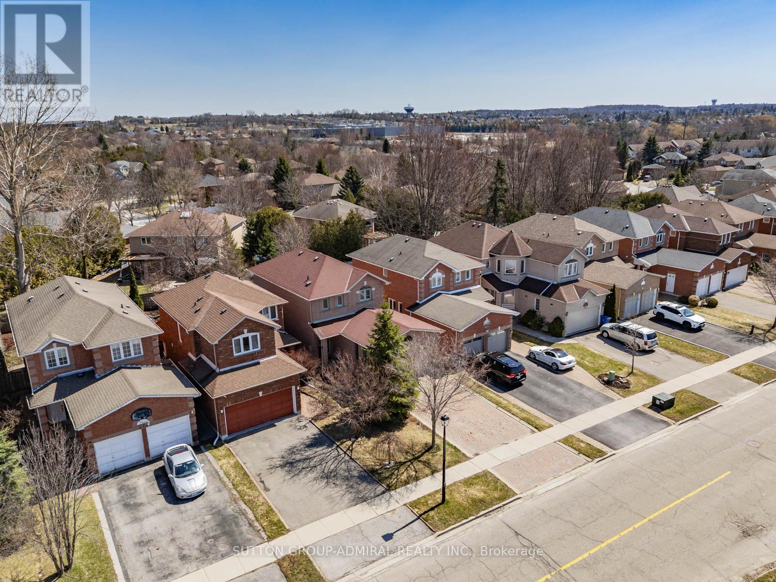 626 College Manor Drive, Newmarket, Ontario  L3Y 8M7 - Photo 46 - N12989224