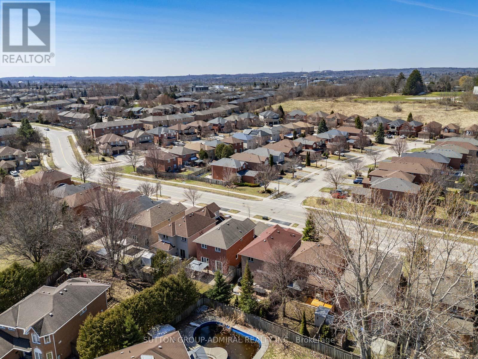 626 College Manor Drive, Newmarket, Ontario  L3Y 8M7 - Photo 47 - N12989224