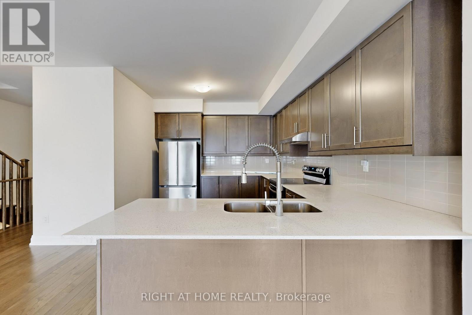 157 Blick Crescent, Aurora, Ontario  L4G 4A7 - Photo 10 - N12989240