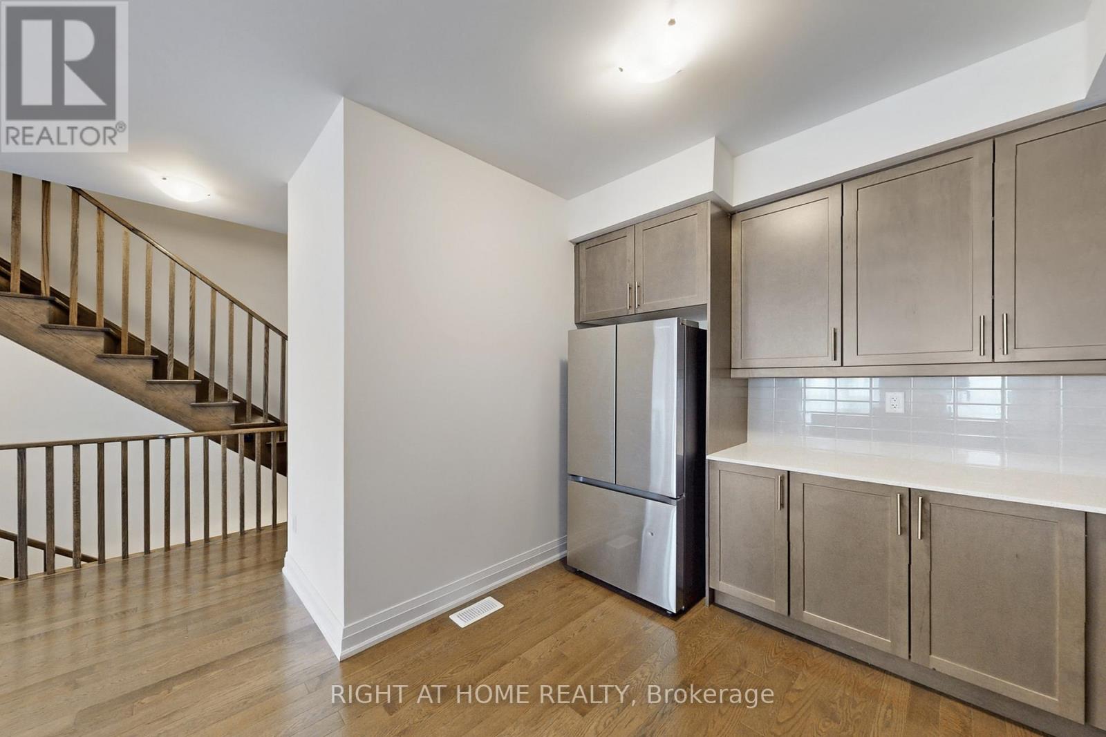 157 Blick Crescent, Aurora, Ontario  L4G 4A7 - Photo 15 - N12989240