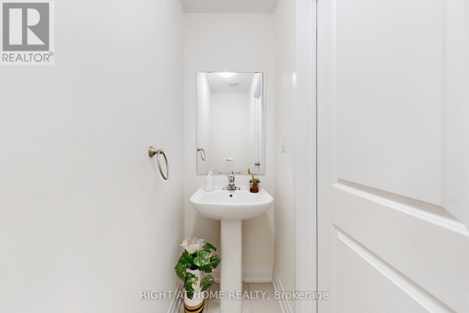 157 Blick Crescent, Aurora, Ontario  L4G 4A7 - Photo 17 - N12989240