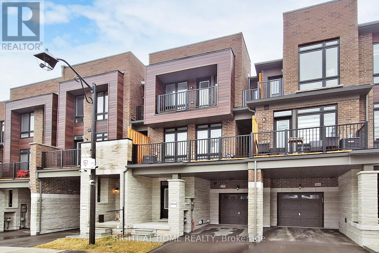 157 Blick Crescent, Aurora, Ontario  L4G 4A7 - Photo 2 - N12989240