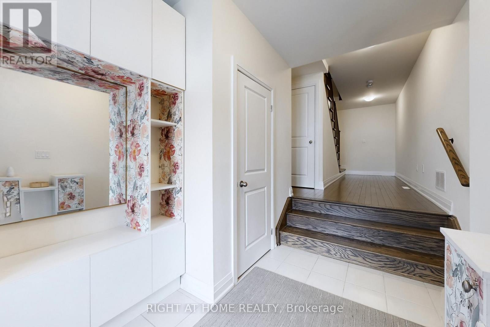 157 Blick Crescent, Aurora, Ontario  L4G 4A7 - Photo 5 - N12989240