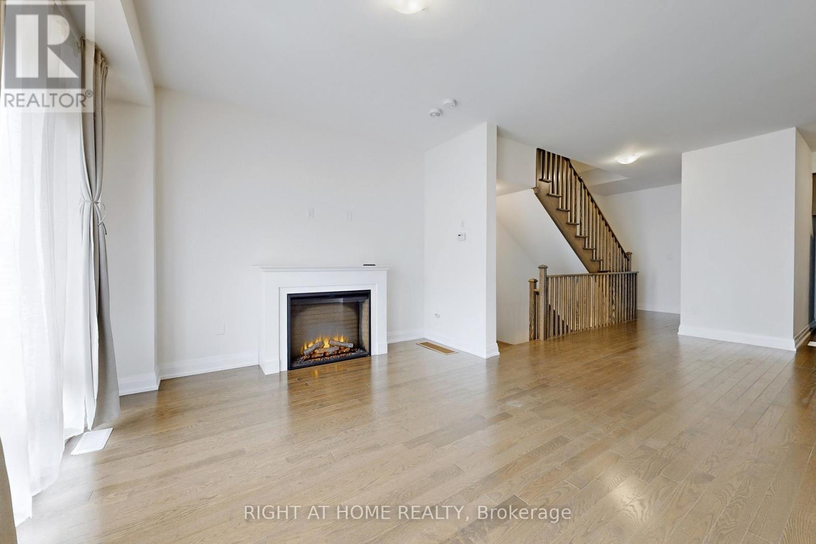 157 Blick Crescent, Aurora, Ontario  L4G 4A7 - Photo 7 - N12989240