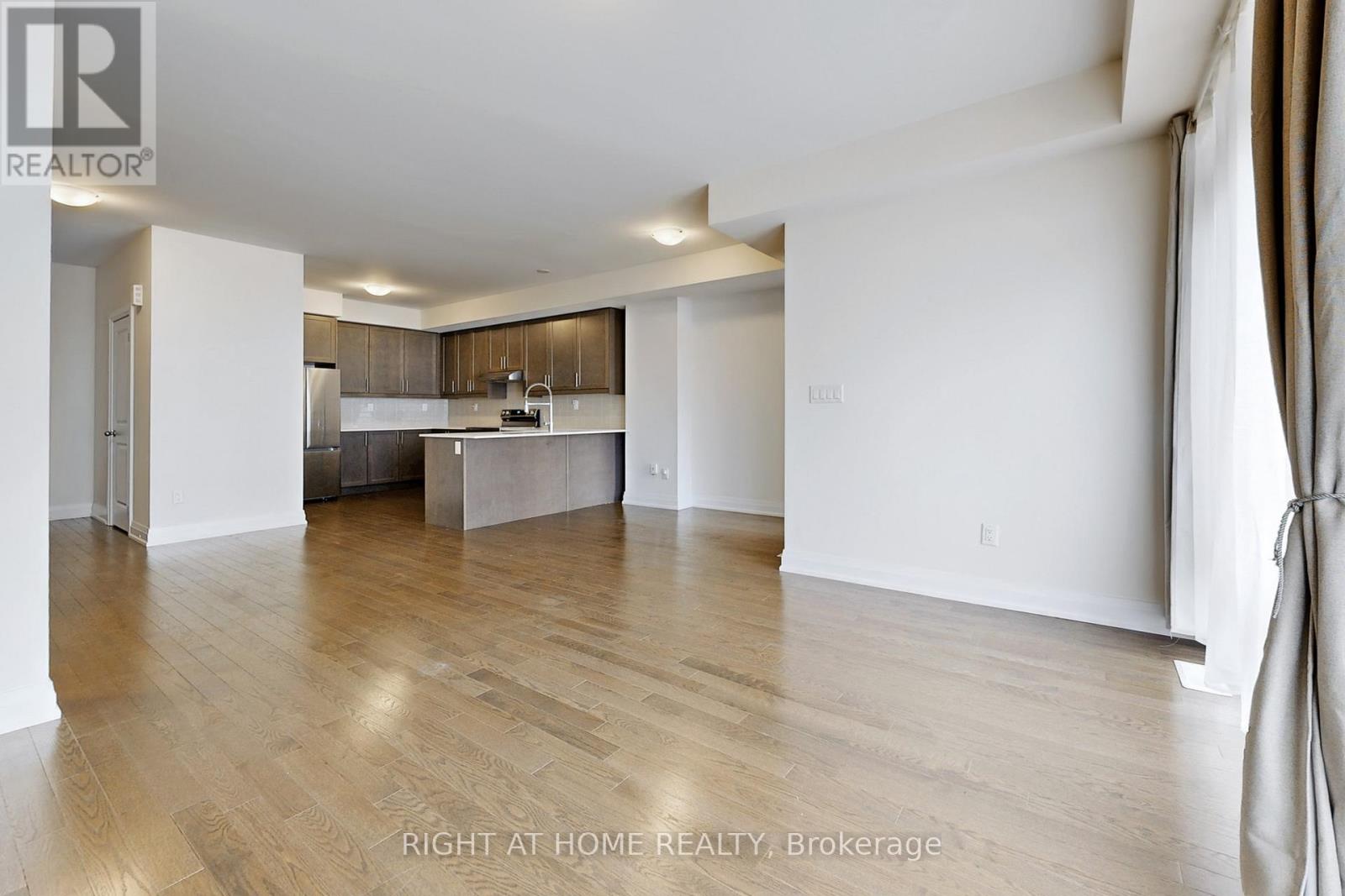 157 Blick Crescent, Aurora, Ontario  L4G 4A7 - Photo 8 - N12989240