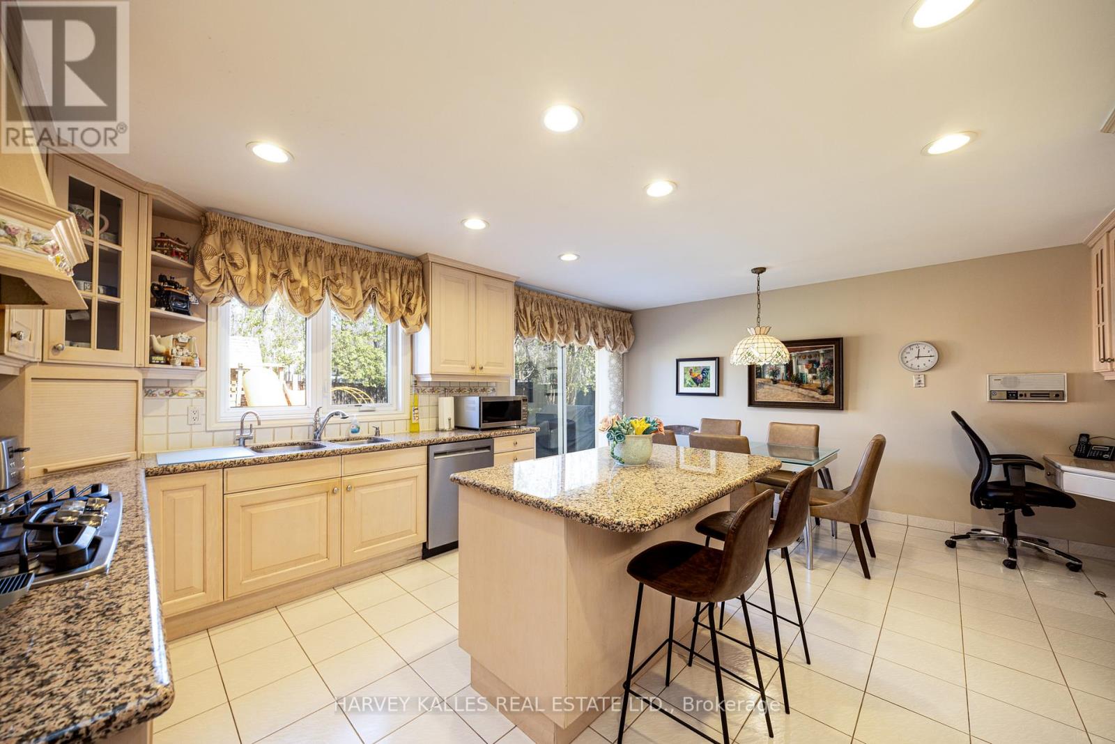 10 Whitelaw Court, Markham, Ontario  L3T 5E7 - Photo 11 - N12989322