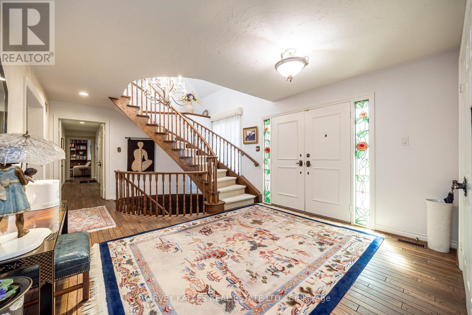 10 Whitelaw Court, Markham, Ontario  L3T 5E7 - Photo 2 - N12989322