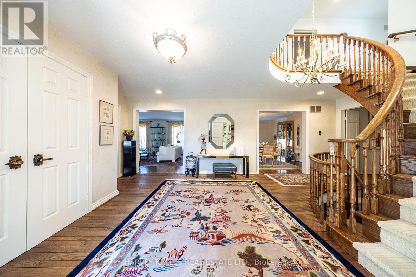 10 Whitelaw Court, Markham, Ontario  L3T 5E7 - Photo 3 - N12989322