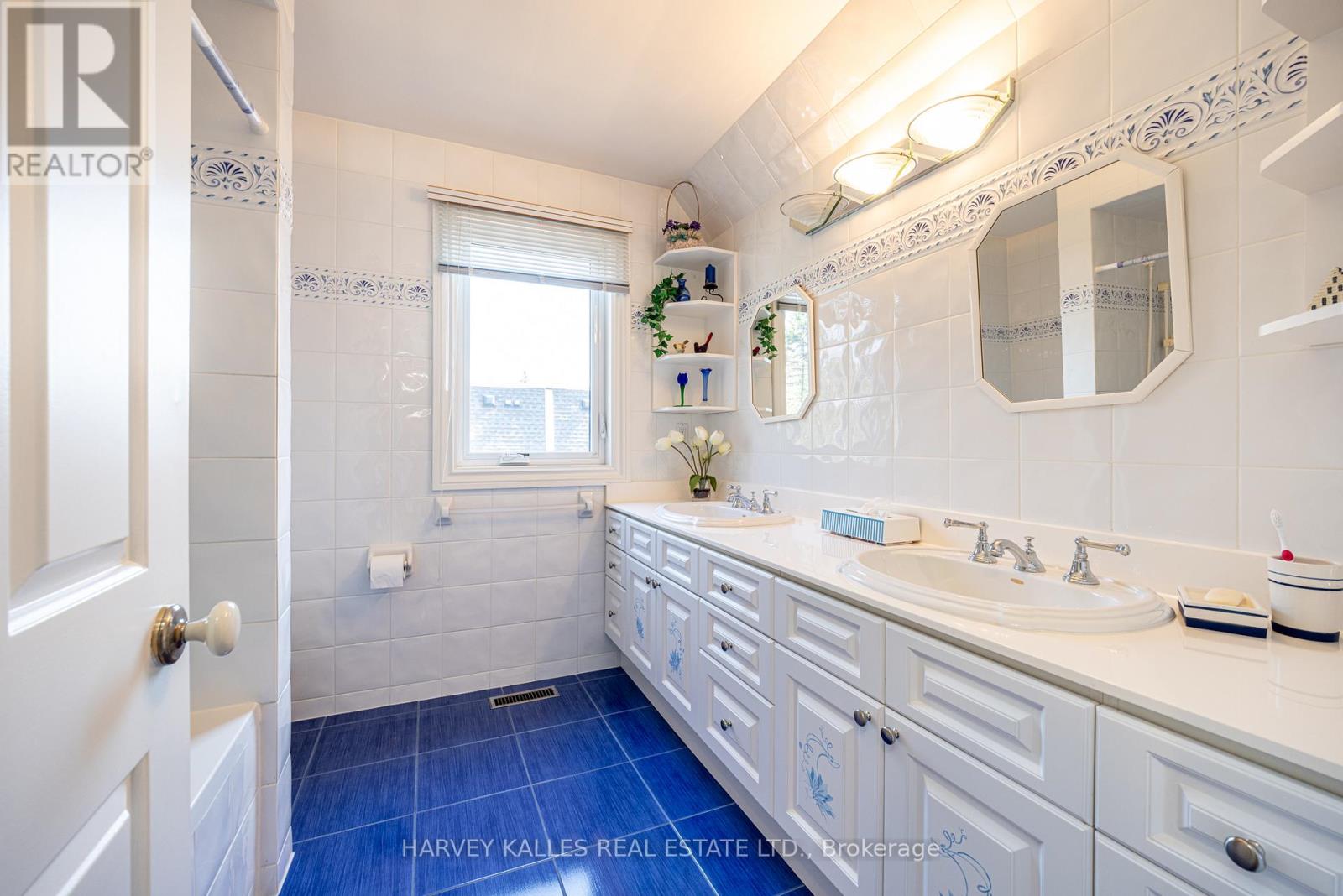 10 Whitelaw Court, Markham, Ontario  L3T 5E7 - Photo 36 - N12989322