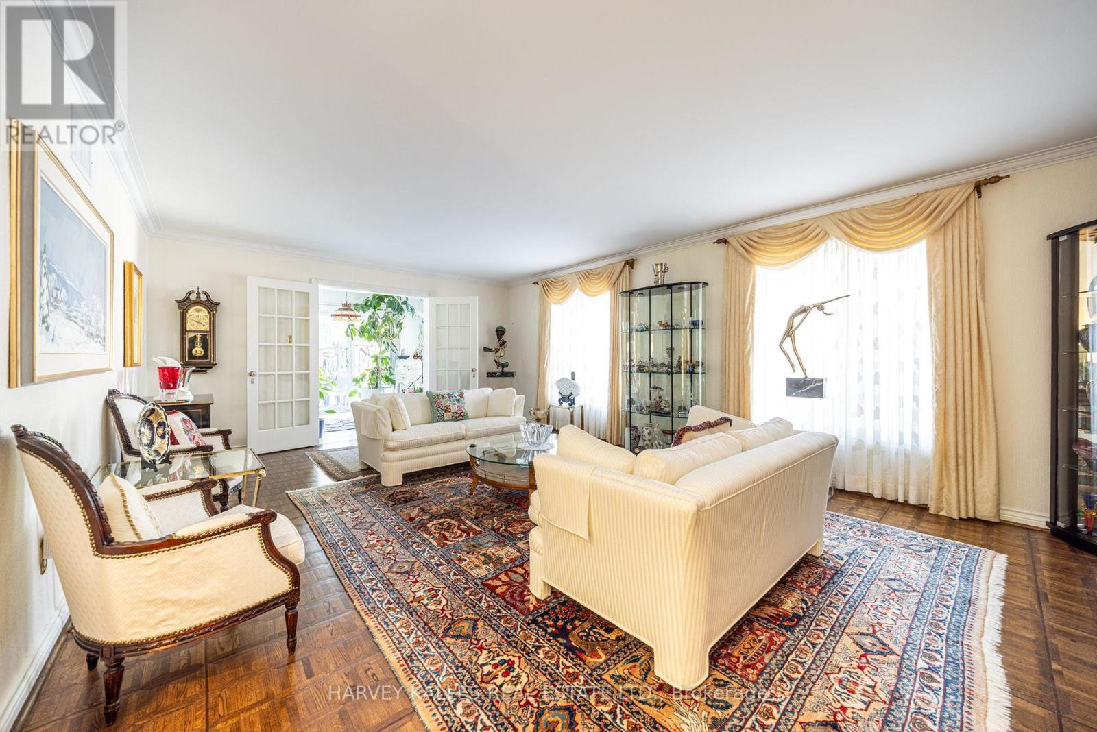 10 Whitelaw Court, Markham, Ontario  L3T 5E7 - Photo 4 - N12989322