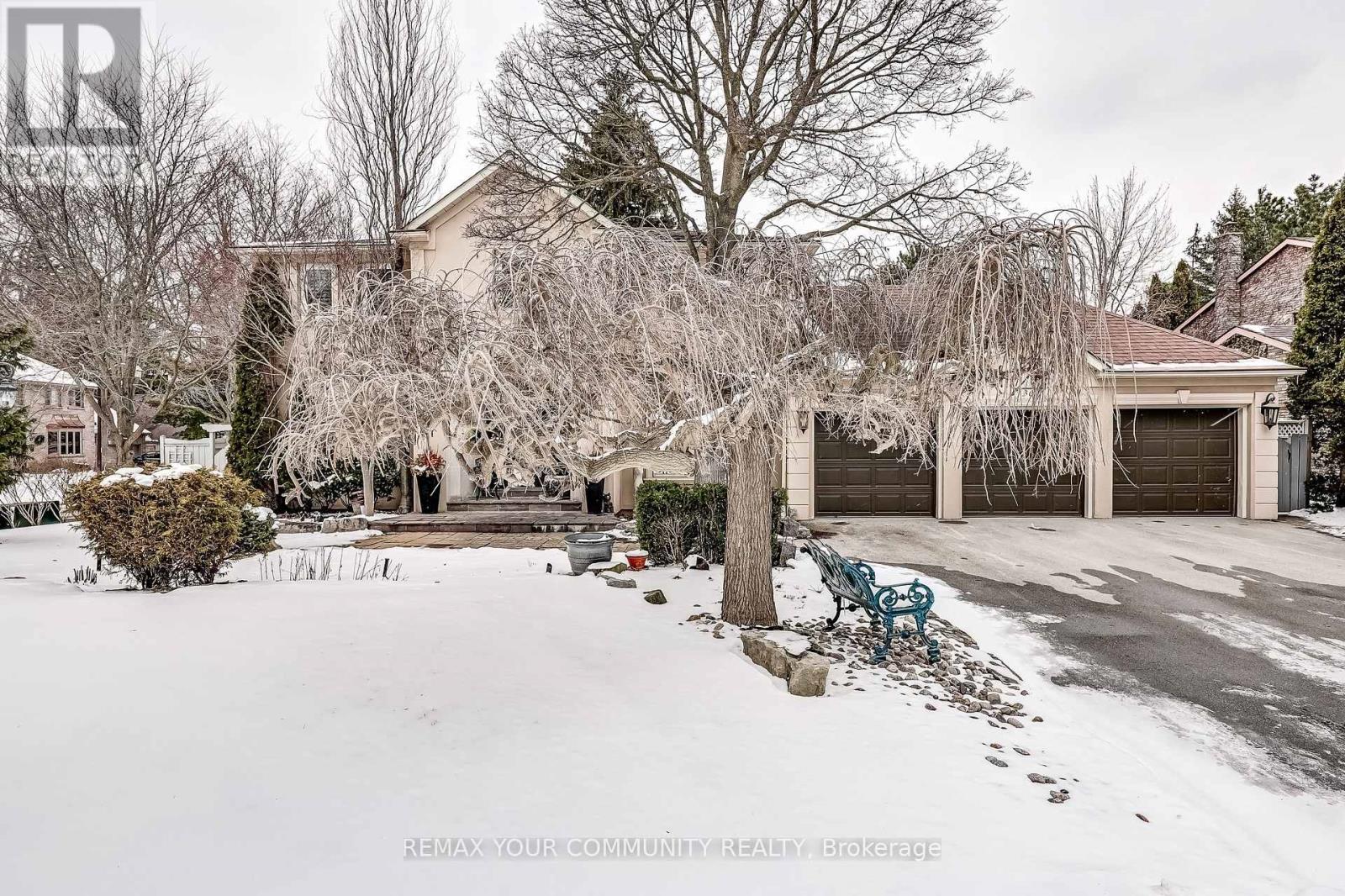 30 Deanbank Drive, Markham, Ontario  L3T 1Z3 - Photo 2 - N12989326