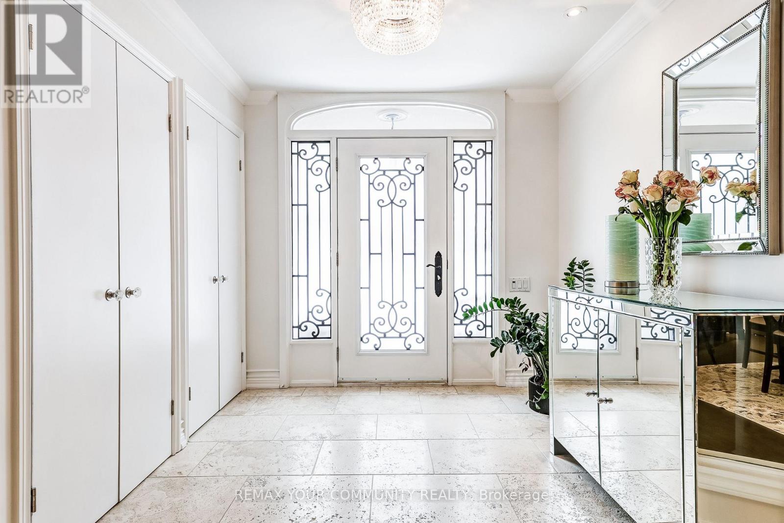 30 Deanbank Drive, Markham, Ontario  L3T 1Z3 - Photo 3 - N12989326