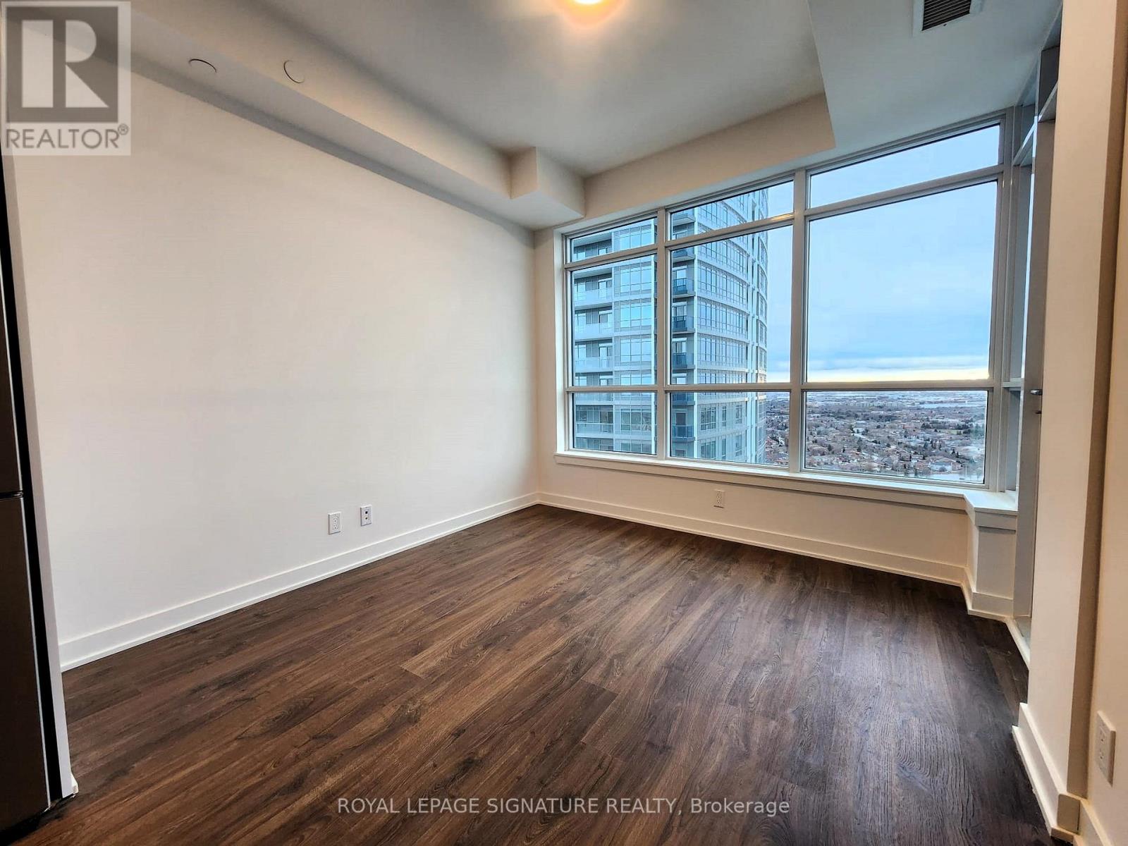 2705 - 50 Upper Mall Way, Vaughan, Ontario  L4J 0L8 - Photo 4 - N12989350