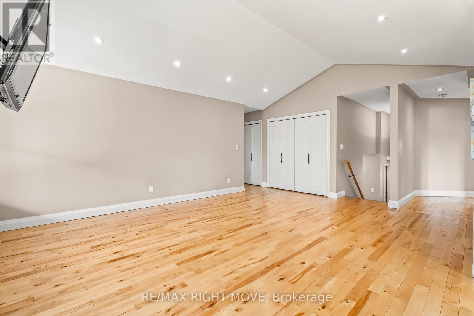 9 Sunrise Circle, Wasaga Beach, Ontario  L9Z 1H3 - Photo 18 - S12989210