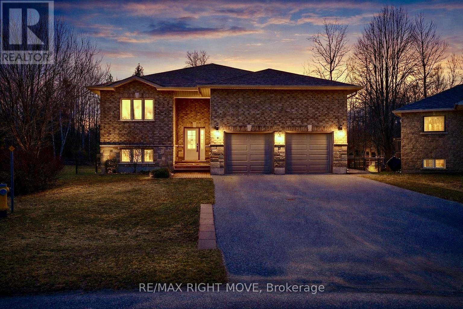 9 Sunrise Circle, Wasaga Beach, Ontario  L9Z 1H3 - Photo 2 - S12989210