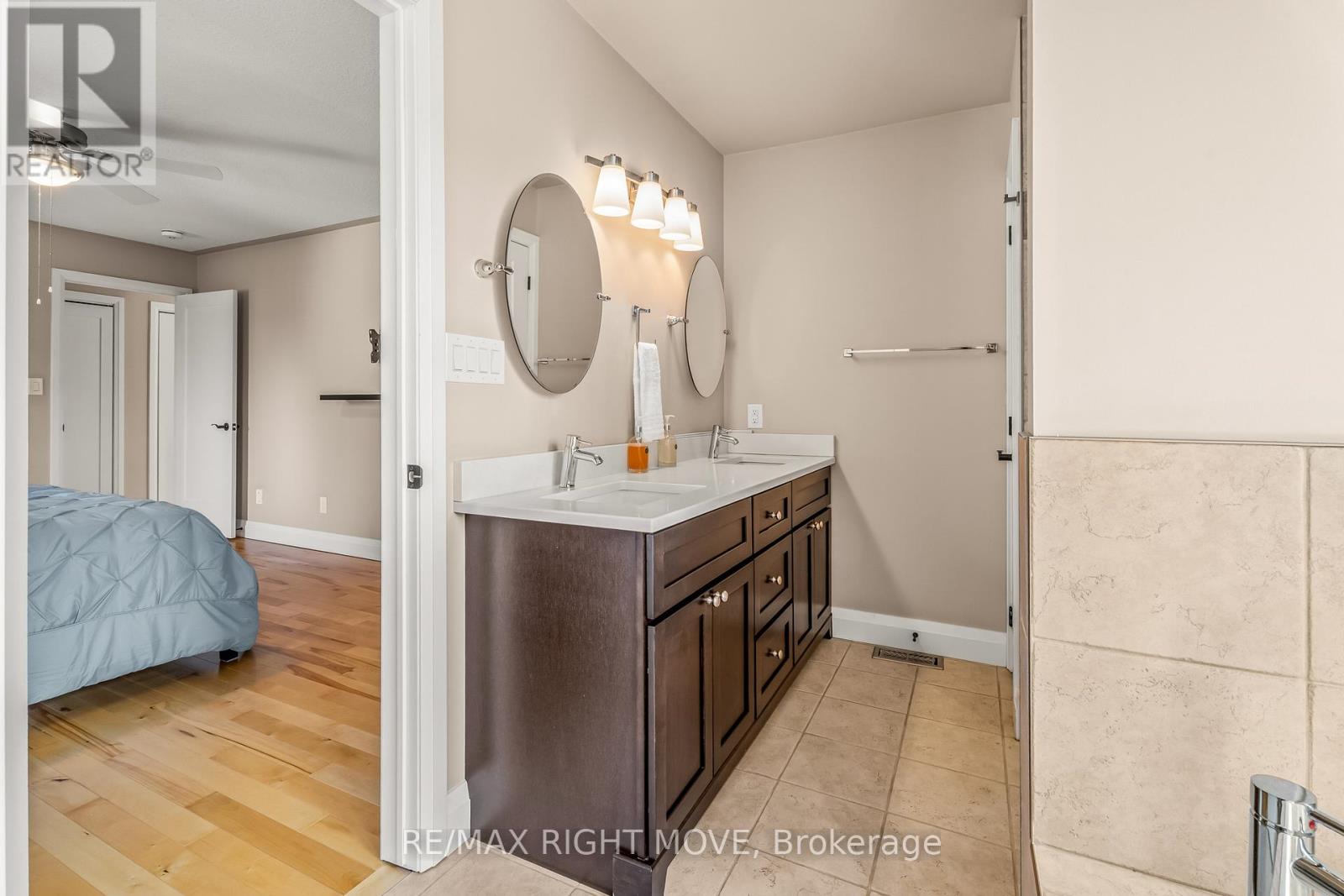 9 Sunrise Circle, Wasaga Beach, Ontario  L9Z 1H3 - Photo 21 - S12989210